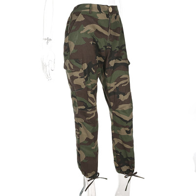 Γυναικεία αθλητικά παντελόνια με τσέπες καμουφλάζ