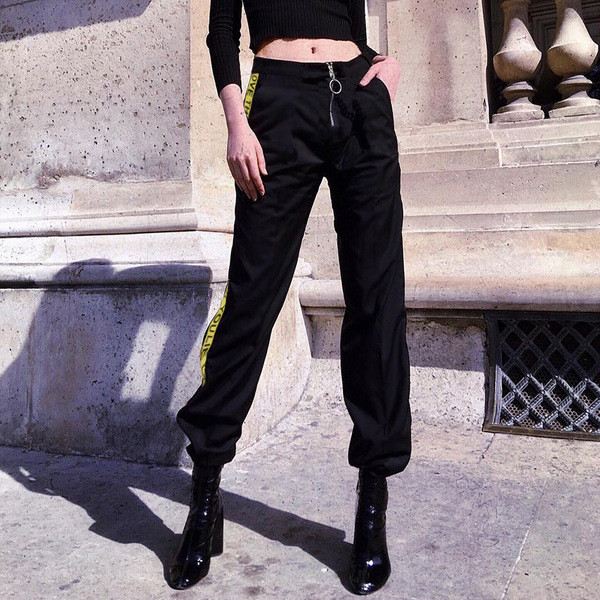 Γυναικεία φόρμα με φαρδύ σχέδιο με πλευρική άκρη με επιγραφή