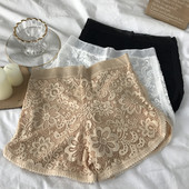 Pantaloni scurti de dama din dantela in trei culori