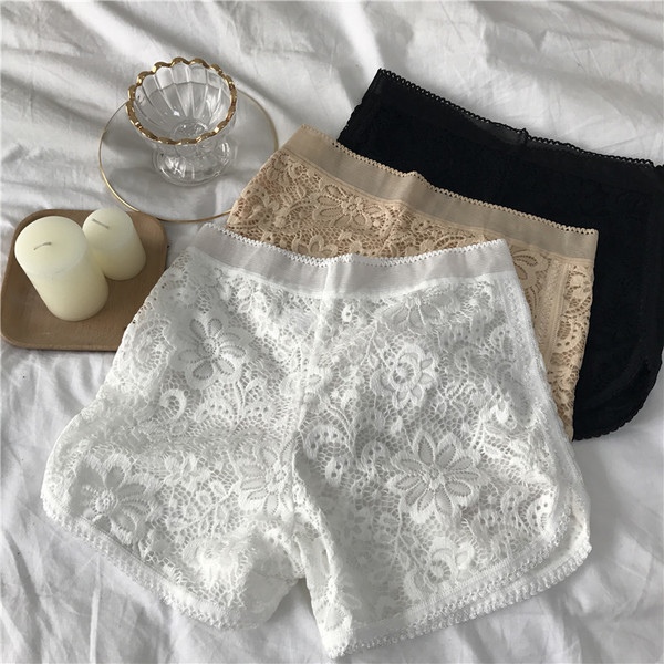 Дамски дантелени къси панталони в три цвята