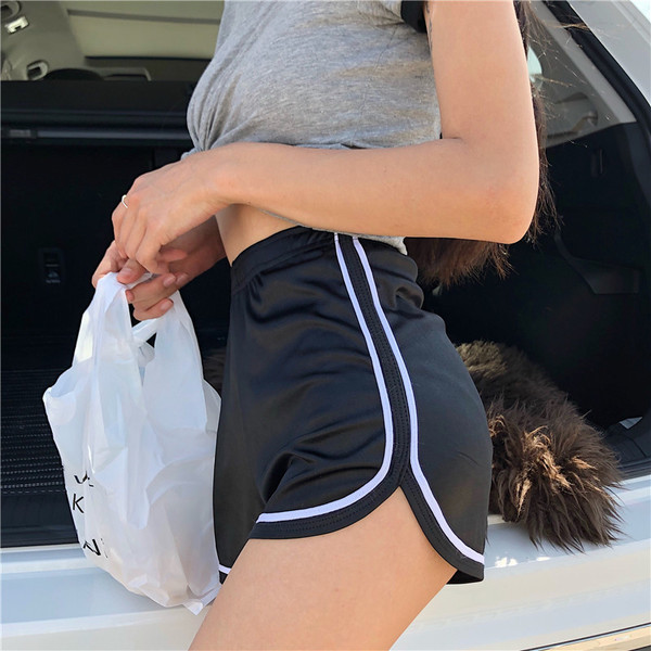 Női rövidnadrág magas derekú modellel Slim két színben