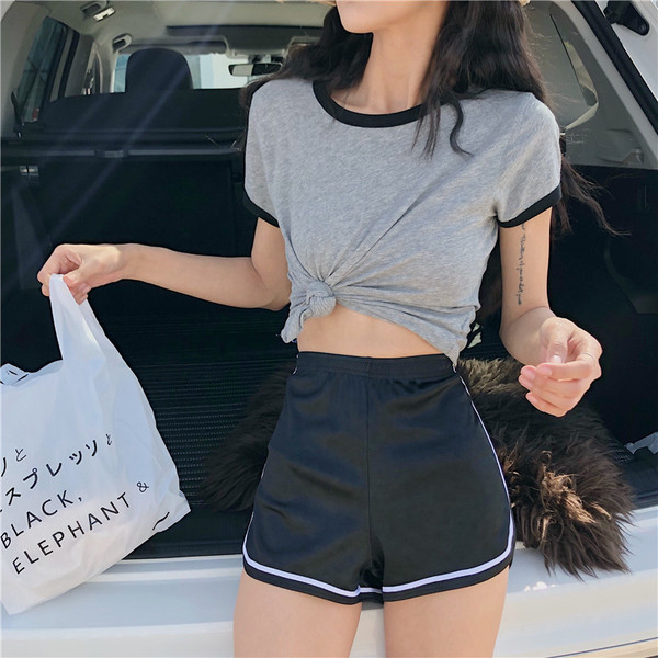 Női rövidnadrág magas derekú modellel Slim két színben