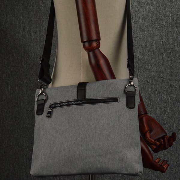 Férfi vászontáska hosszú vállpánttal, két színben