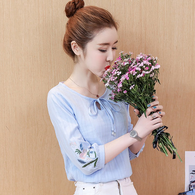 Γυναικείο πουκάμισο με κοντό μανίκι και κεντήματα σε διάφορα χρώματα