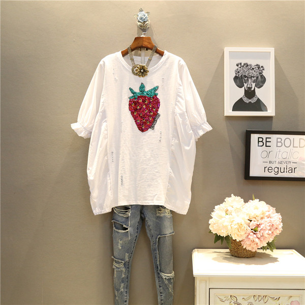 Tunica de dama marimea MAXI alb cu aplicatie si maneci 3/4 intr-un model larg