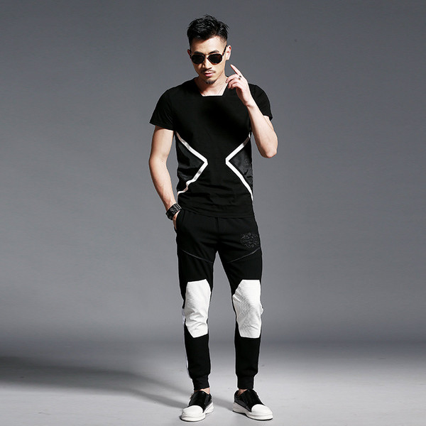 Ανδρική αθλητική φόρμα σε μαύρο χρώμα με εκτύπωση