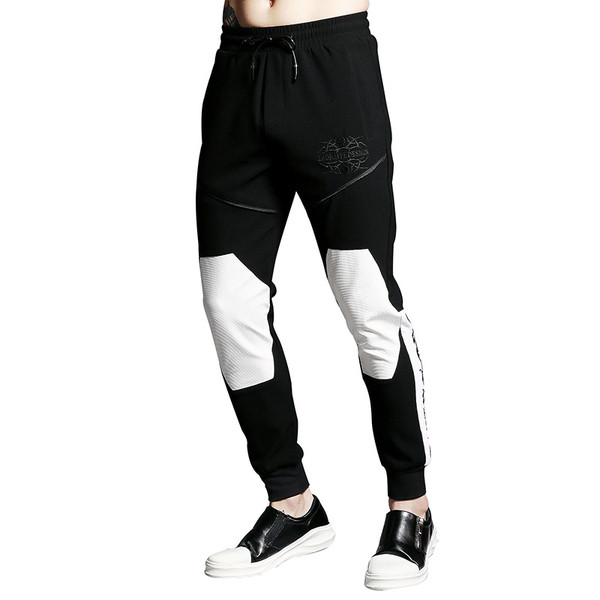 Ανδρική αθλητική φόρμα σε μαύρο χρώμα με εκτύπωση