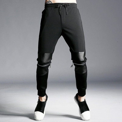 Ανδρική ασπρόμαυρη αθλητικήφόρμα με στοιχεία από οικολογικό δέρμα και μεταλλικά στοιχεία