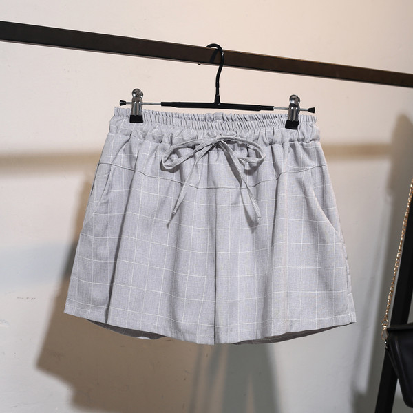 Γυναικεία σορτς  μεγέθους MAXI με ζεύξεις δύο χρωμάτων