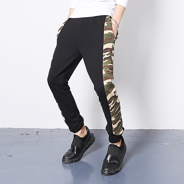 Ανδρική μαύρη φόρμα  με στοιχεία καμουφλάζ