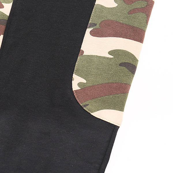 Ανδρική μαύρη φόρμα  με στοιχεία καμουφλάζ