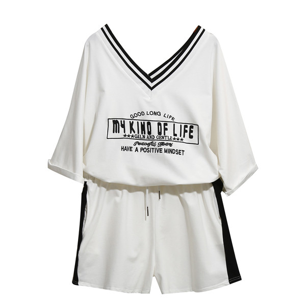 Καλοκαιρινό γυναικείο σετ - σορτς και μπλουζάκι, λευκό και μαύρο χρώμα