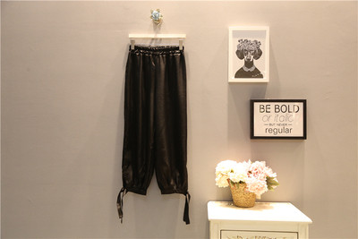 Pantaloni de dama la moda marimea MAXI in mai multe culori, potriviti pentru utilizarea de zi cu zi