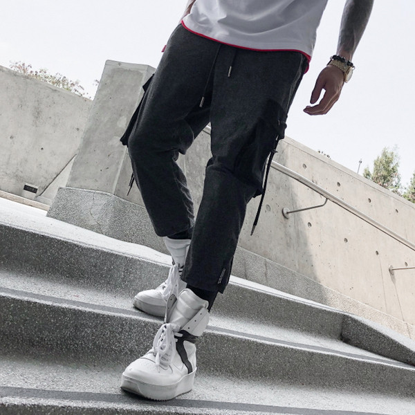 Ανδρική αθλητική φόρμα με πλαϊνές τσέπες και γραβάτες