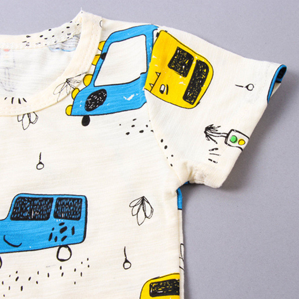 Καλοκαιρινό βρεφικό σετ σε δύο τεμάχια - μπλούζα με κοντό μανίκι και παντελόνι τζιν