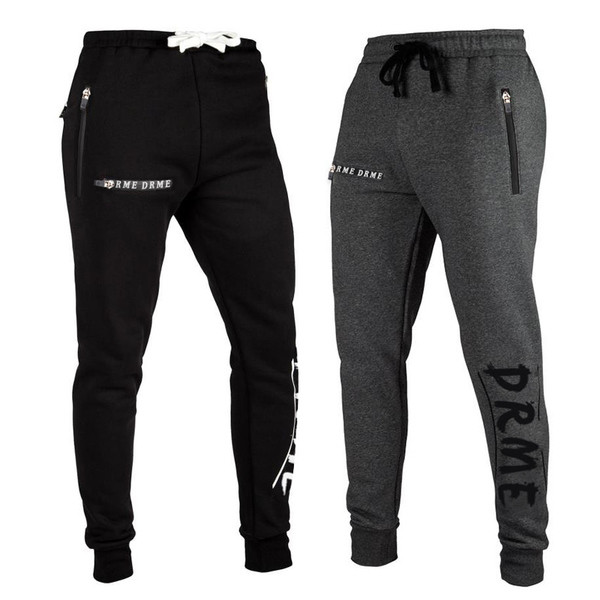 Ανδρική  φόρμα με επιγραφές και τσέπες