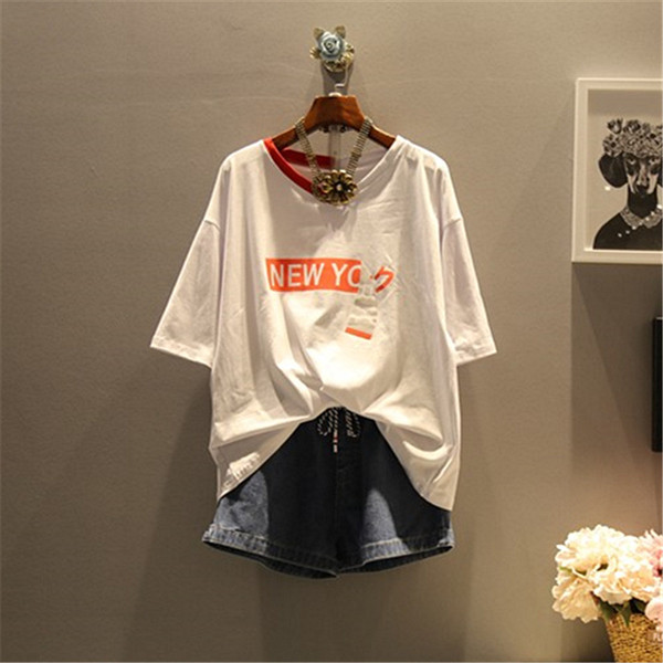 Tricou casual de dama marimea MAXI cu inscriptie si decolteu in V in rosu, alb si negru