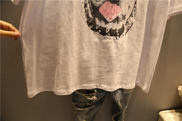 Μοντέρνο γυναικείο T-shirt MAXI σε μαύρο και άσπρο με εφαρμογή κατάλληλο για καθημερινή ζωή