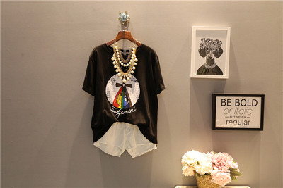 Γυναικεία T-shirt μεγέθους MAXI με εφαρμογή σε λευκό και μαύρο χρώμα - ευρύ μοτίβο