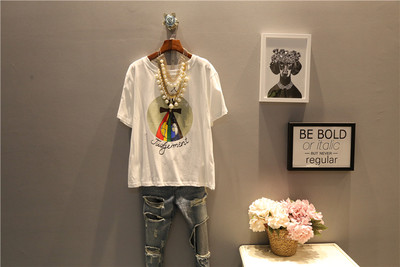 Γυναικεία T-shirt μεγέθους MAXI με εφαρμογή σε λευκό και μαύρο χρώμα - ευρύ μοτίβο