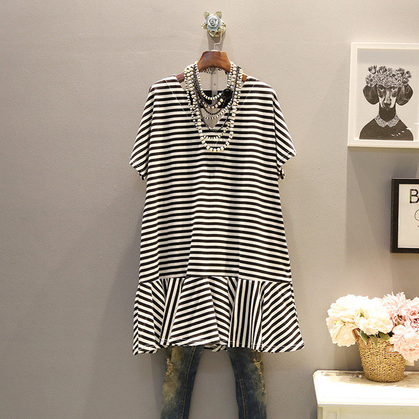 Tunica dama MAXI in dungi marimea modelului decupat - trei culori