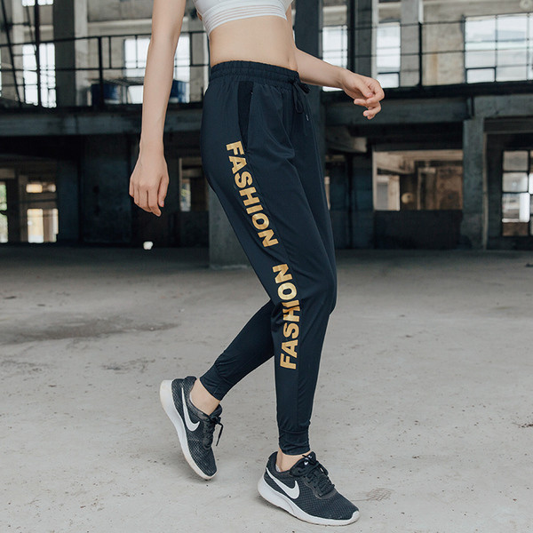 Γυναικεία αθλητική φόρμα με ψηλή μέση και επιγραφή