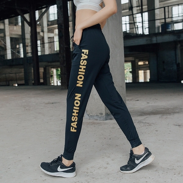 Γυναικεία αθλητική φόρμα με ψηλή μέση και επιγραφή