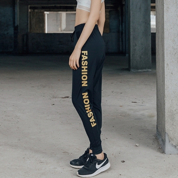 Γυναικεία αθλητική φόρμα με ψηλή μέση και επιγραφή