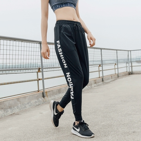 Γυναικεία αθλητική φόρμα με ψηλή μέση και επιγραφή