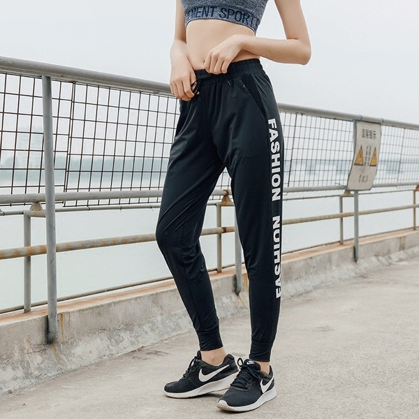 Γυναικεία αθλητική φόρμα με ψηλή μέση και επιγραφή