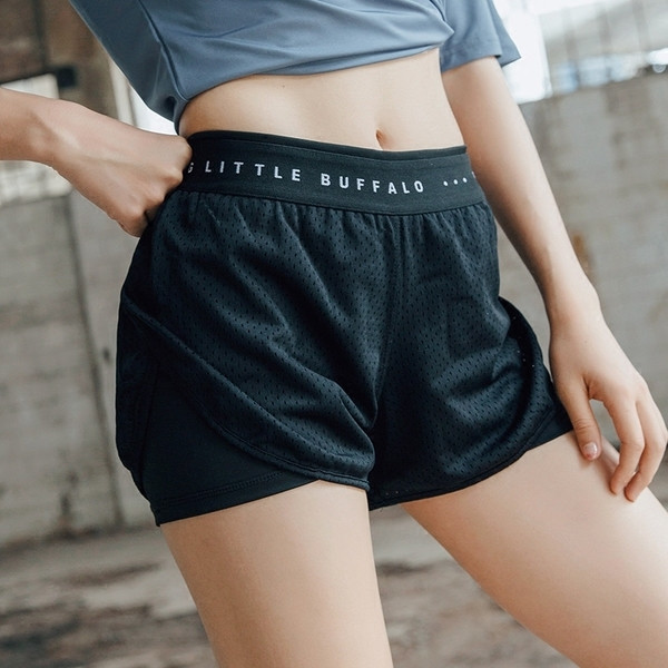 Γυναικεία σορτς αθλητικά σε διάφορα χρώματα