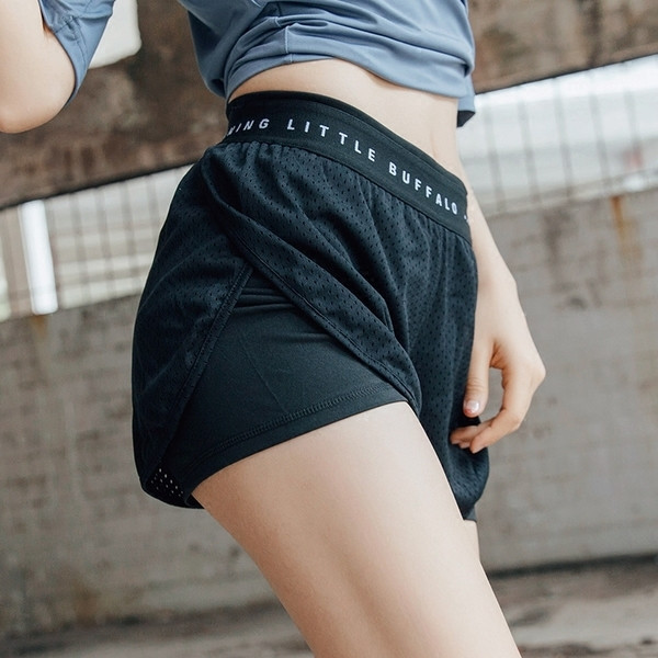 Γυναικεία σορτς αθλητικά σε διάφορα χρώματα