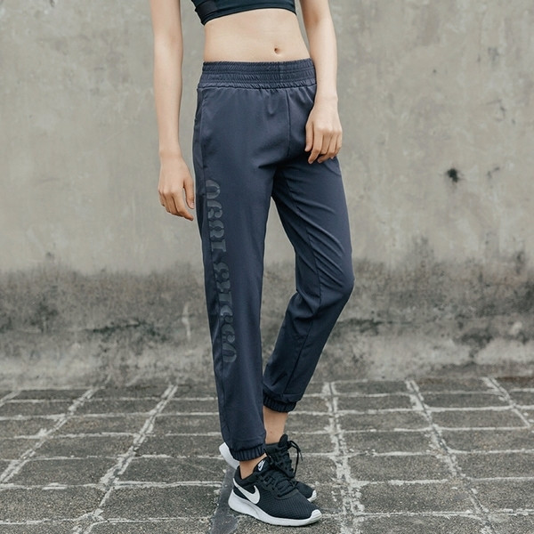 Καλοκαιρινή γυναικεία αθλητική φόρμα σε τρία χρώματα