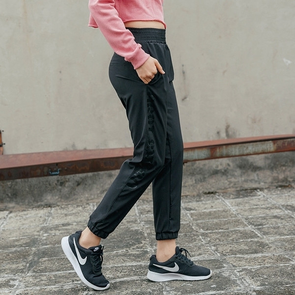 Καλοκαιρινή γυναικεία αθλητική φόρμα σε τρία χρώματα