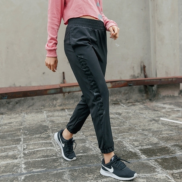 Καλοκαιρινή γυναικεία αθλητική φόρμα σε τρία χρώματα