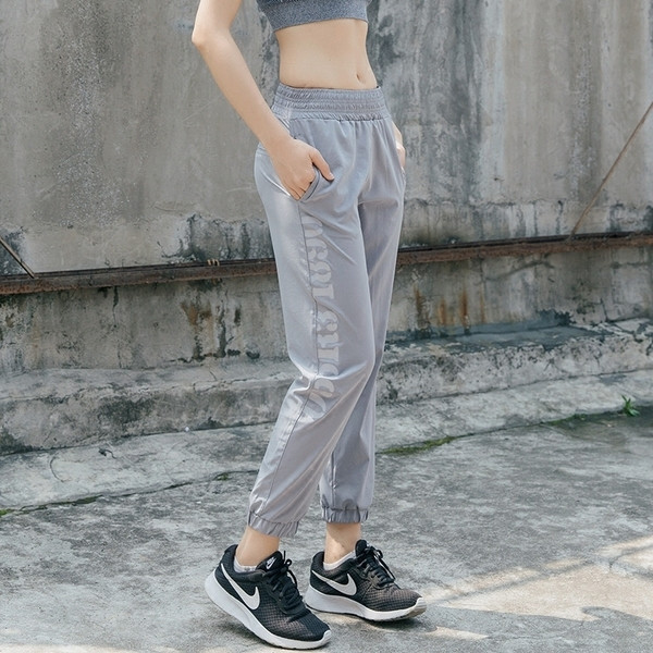 Καλοκαιρινή γυναικεία αθλητική φόρμα σε τρία χρώματα