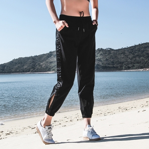 Ευρεία γυναικεία αθλητική φόρμα σε δύο χρώματα