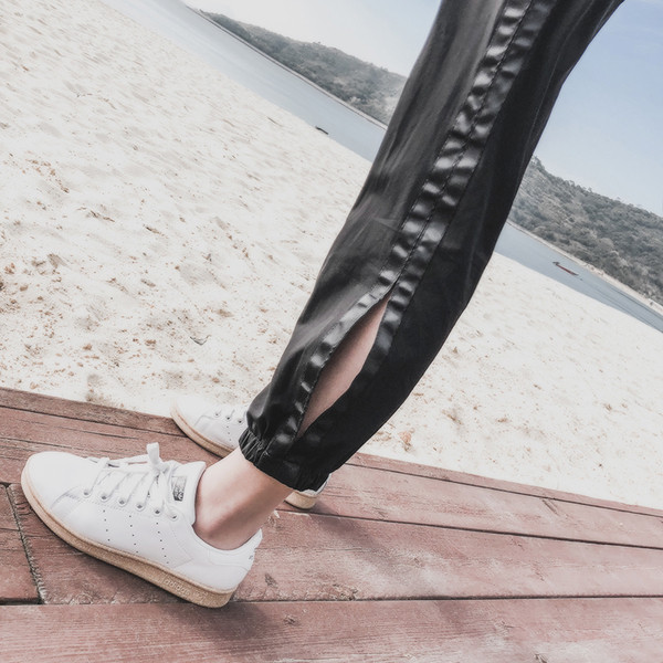 Ευρεία γυναικεία αθλητική φόρμα σε δύο χρώματα