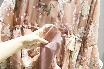 Κομψό γυναικείο  σύντομο φόρεμα μέγεθος MAXI σε floral μοτίβα με μανίκια 3/4