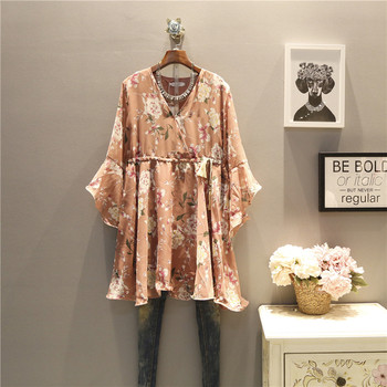Κομψό γυναικείο  σύντομο φόρεμα μέγεθος MAXI σε floral μοτίβα με μανίκια 3/4
