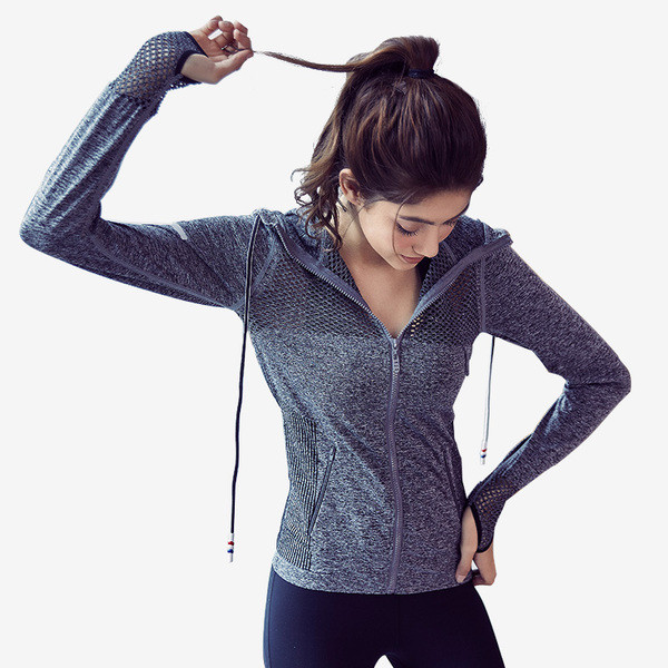 Γυναικείο αθλητικό μπουφάν με  κουκούλα  και διάτρητα στοιχεία σε τρία χρώματα