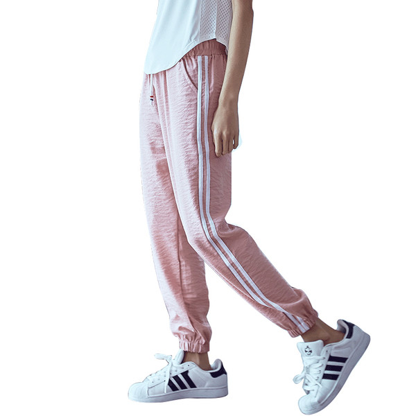 Costum casual de dama in mai multe culori cu margini albe