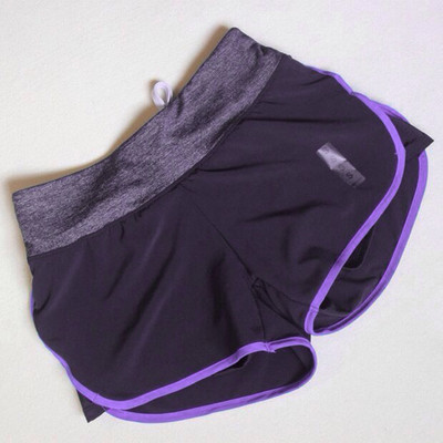 Γυναικεία αθλητικά σορτς σε μαύρο χρώμα με έγχρωμες άκρες