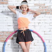 Γυναικείο σπορ σετ  - μπουστάκι , μπλούζα και σορτς με κοντό μανίκι