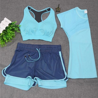 Γυναικείο σπορ σετ  - μπουστάκι , μπλούζα και σορτς με κοντό μανίκι