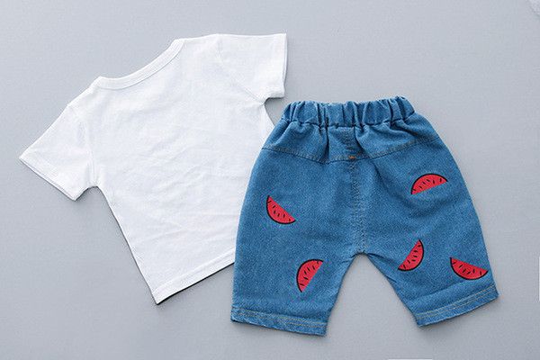 Set bebelusi pentru baieti in doua parti - bluza cu maneci scurte si blugi scurti cu aplicatie de ursuleti