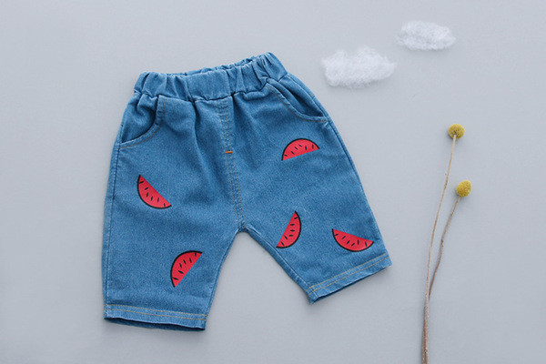 Set bebelusi pentru baieti in doua parti - bluza cu maneci scurte si blugi scurti cu aplicatie de ursuleti