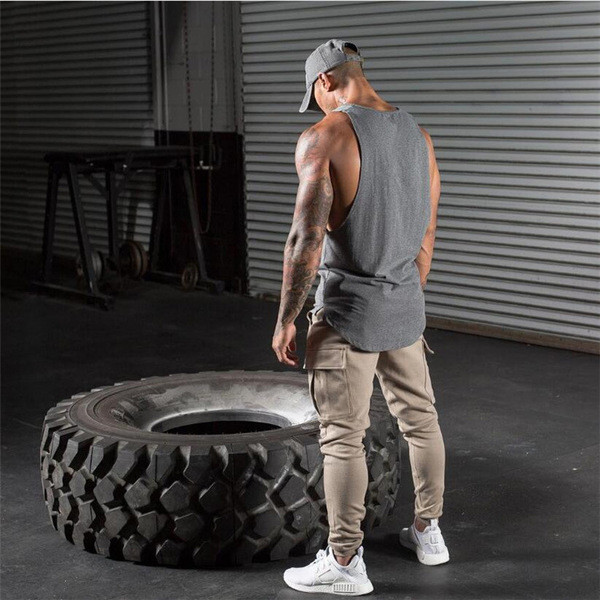 Αθλητική ανδρική φανέλα σε διάφορα χρώματα με διαφορετικές επιγραφές