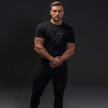 Мъжка спортна тениска в черен цвят с щампа