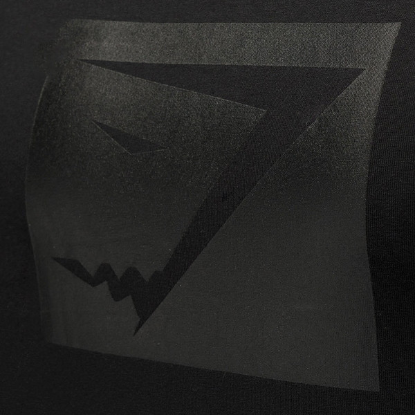 Ανδρικό αθλητικό μπλουζάκι σε μαύρο χρώμα με εκτύπωση